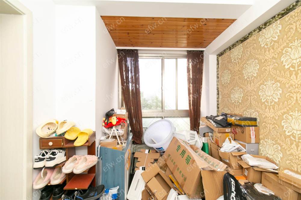 精装自住四房，空调带地暖