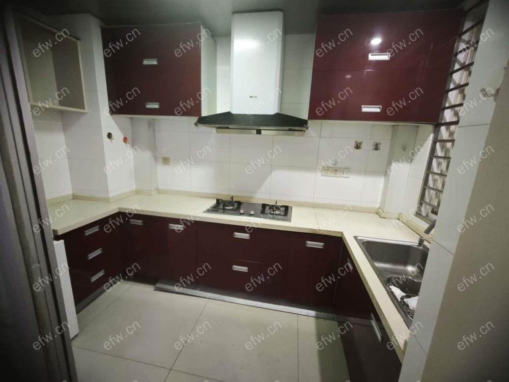 精装修，拎包入住家具家电齐全