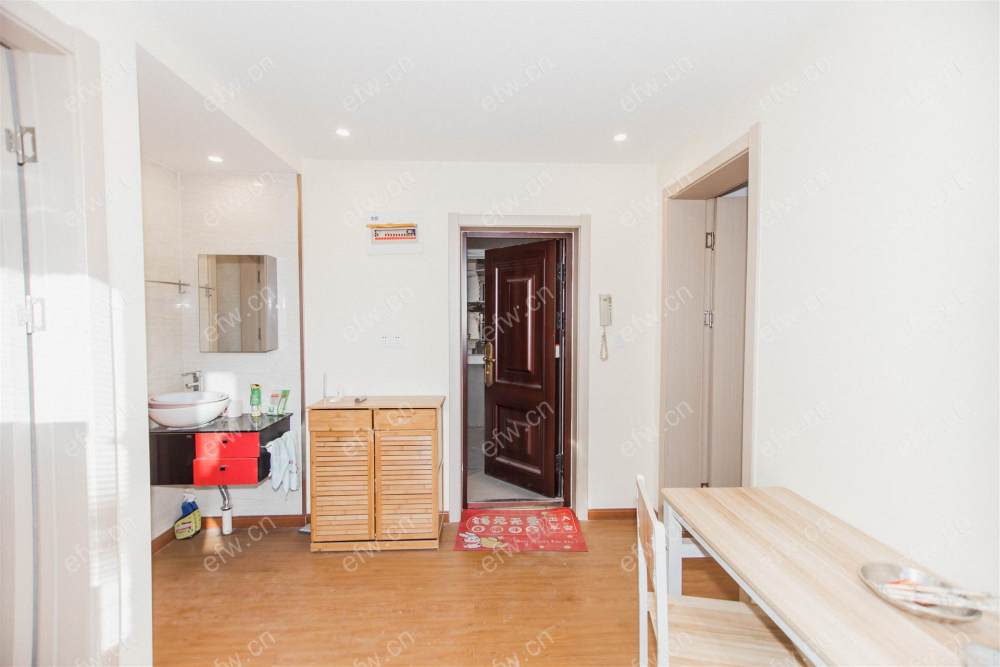 village位置好，环境优雅，area平米精装room房