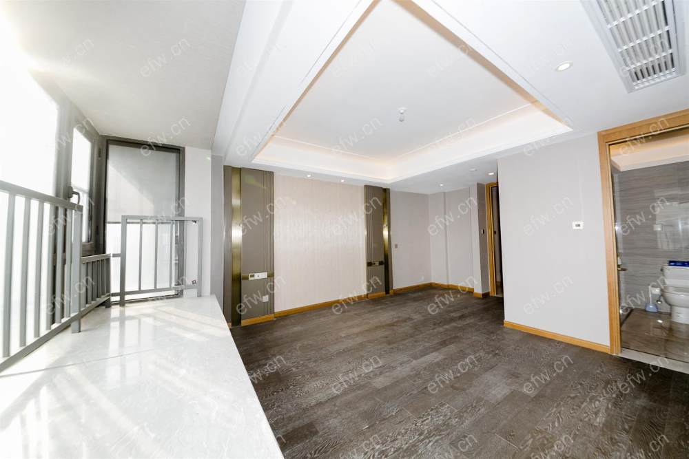 滨湖区蠡湖大道与具区路交汇处