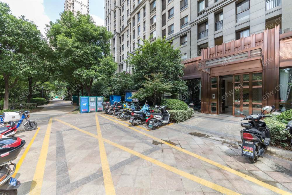近白金汉爵 大润发 百乐和园 精装修 无遮挡采光好 电梯房 南北通透