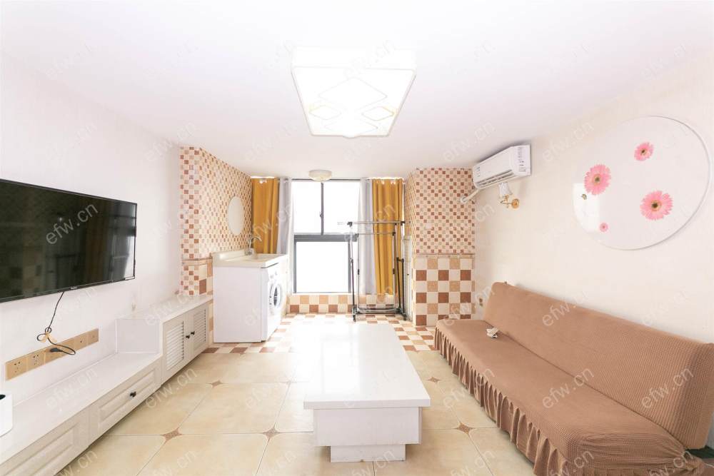 临地铁口 village  通透room房 中间楼层