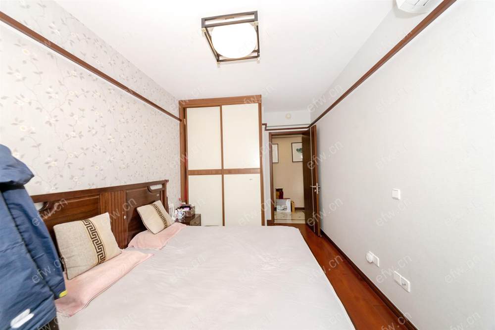自住豪华装修三室满五