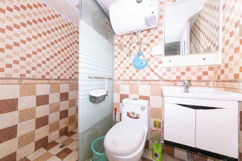 临地铁口 village  通透room房 中间楼层