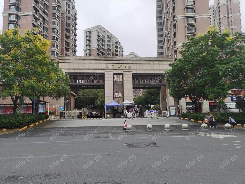 富力城豪装一楼带院子带地下室三房