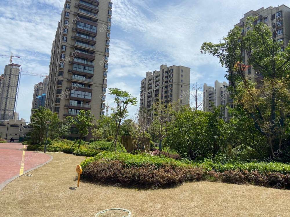 溪湾雅苑   三期     蓝山印象   中上楼层