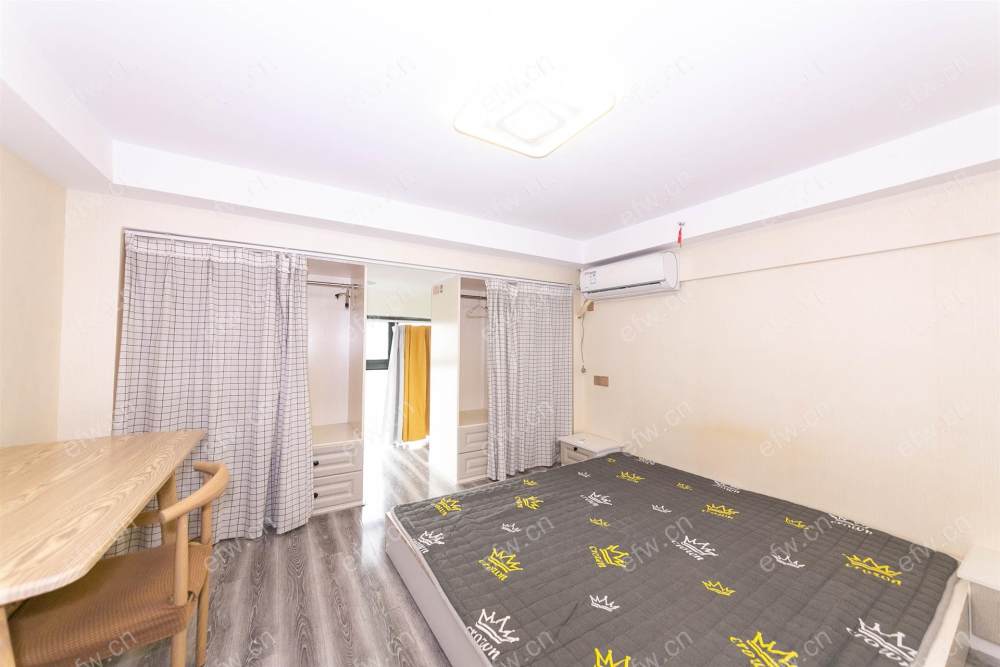 临地铁口 village  通透room房 中间楼层