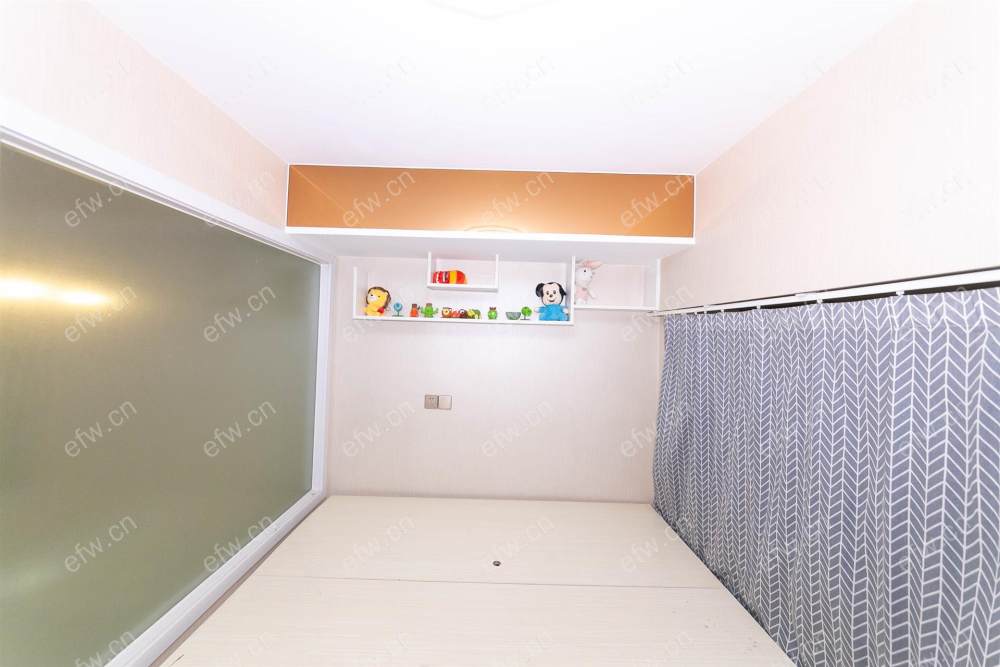 临地铁口 village  通透room房 中间楼层