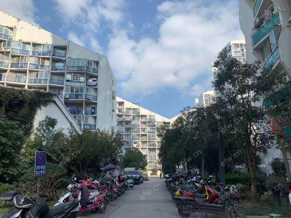 顶楼带大露台，使用面积160平