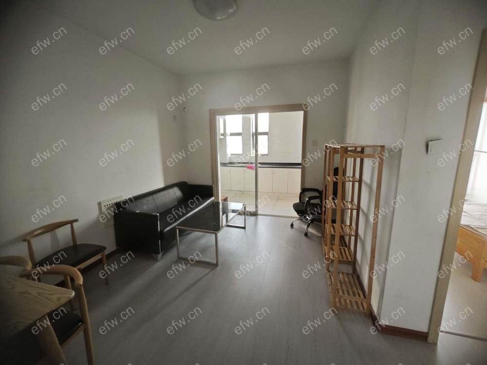 精装一室一厅拎包入住