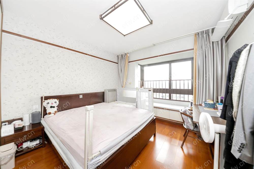 自住豪华装修三室满五