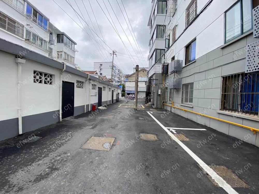 荣巷新村 简装单间。诚心出售