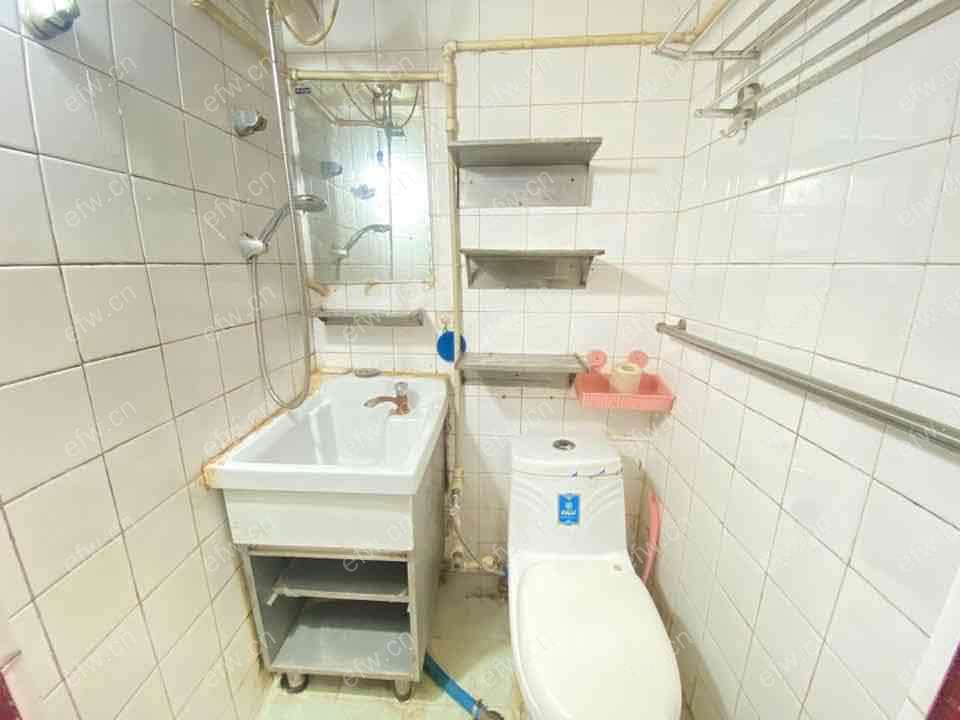 三楼朝南房子单间，看房方便