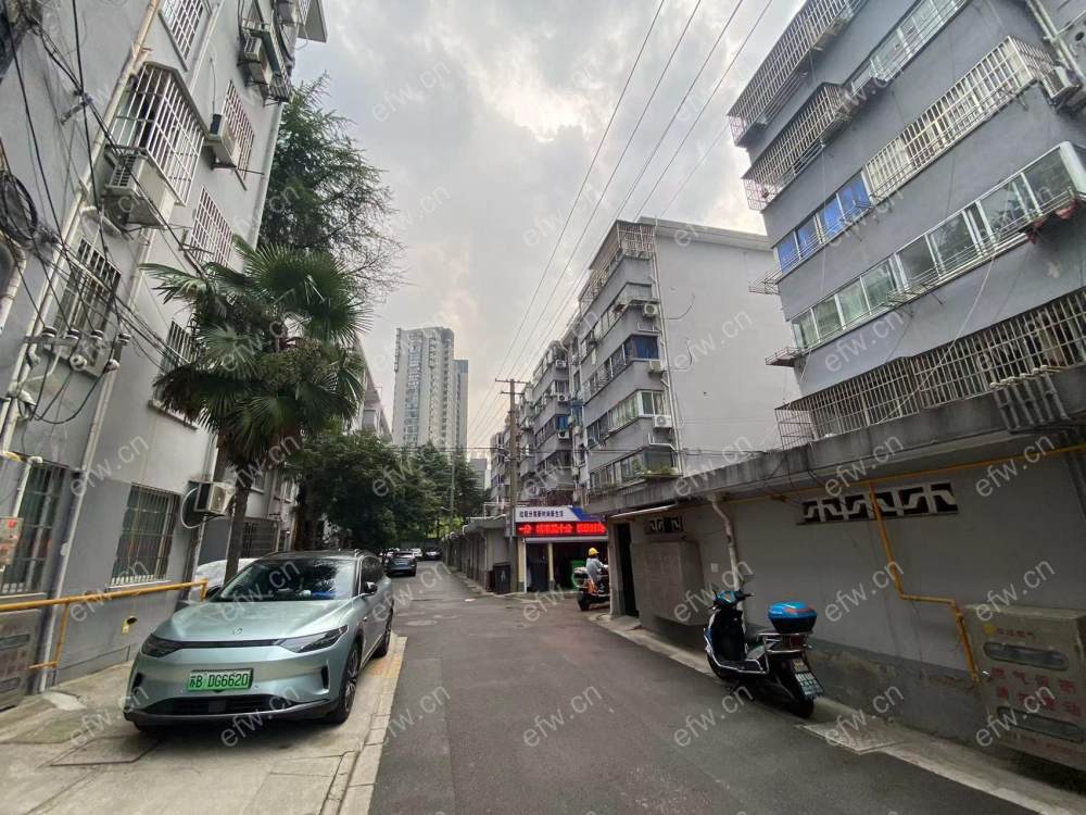 新巷小区 2室2厅 户型方正 南北通透 客厅带窗户 精装修