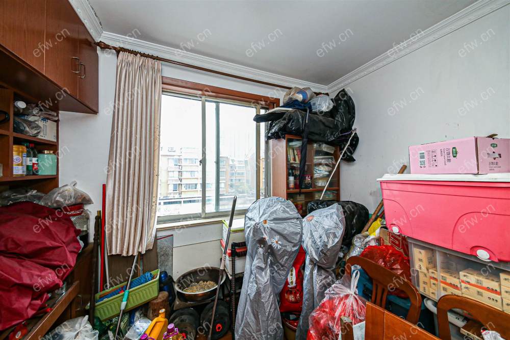 village  精装room房 近地铁口  房东诚售