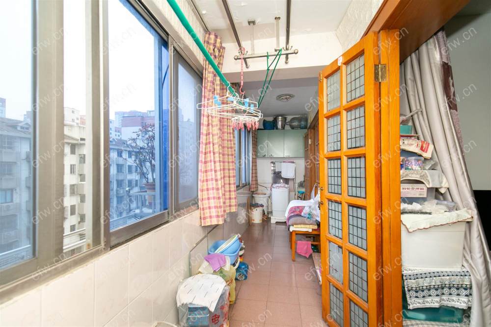 青莲路旁  新溪南新村    三房  诚心出售