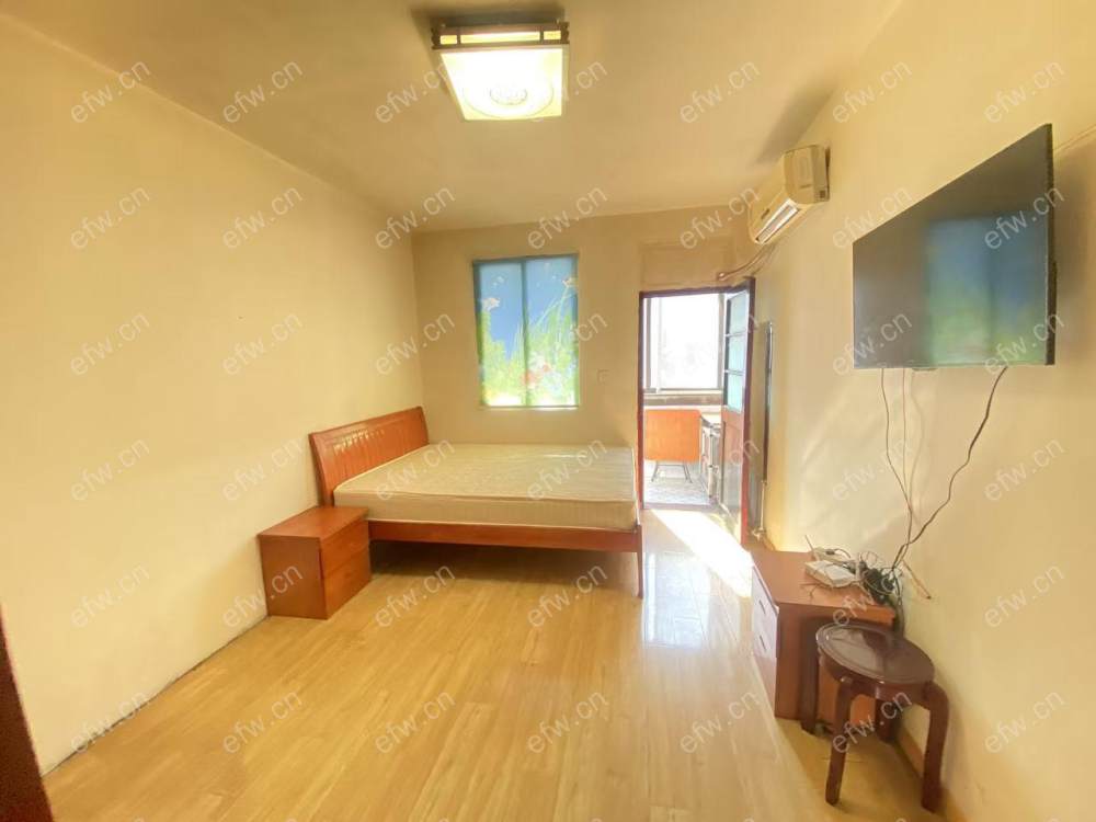三楼朝南房子单间，看房方便