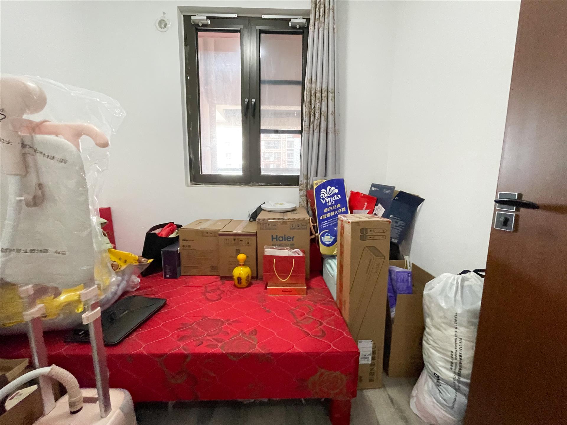 精装小三房  中上楼层 配套齐全 出门便利