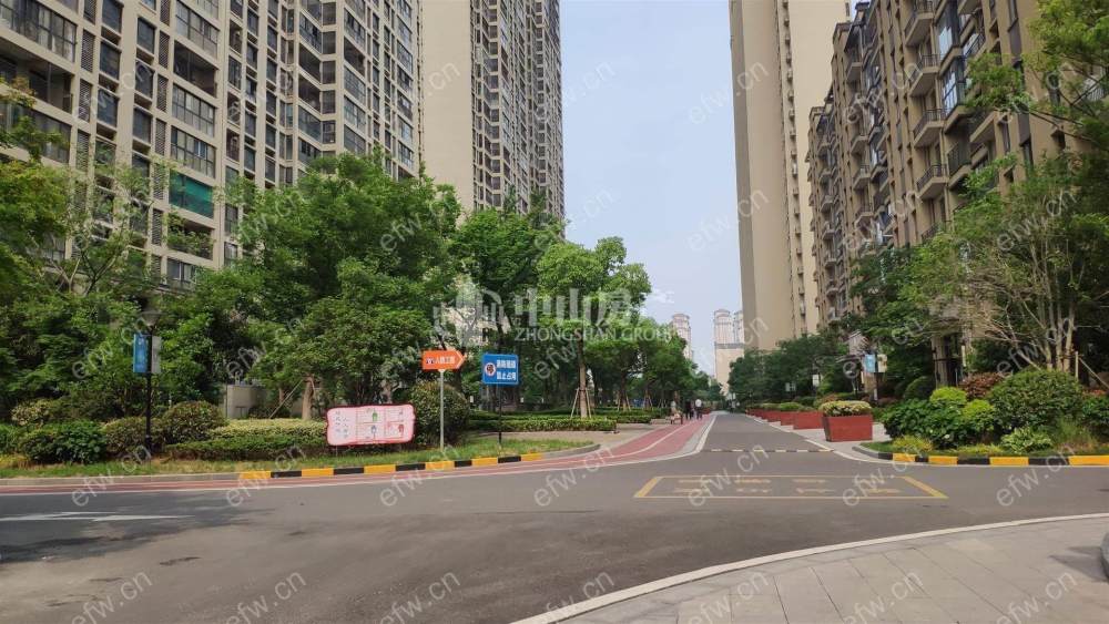 江南府北区清水毛坯三房  钥匙在物业  无车位 无贷款 价格目前没来去