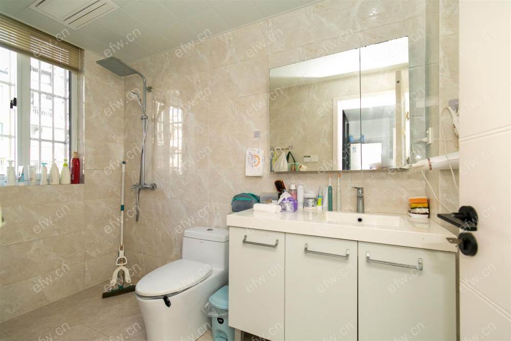 婚装全明东边户room房,village 格局工整合理