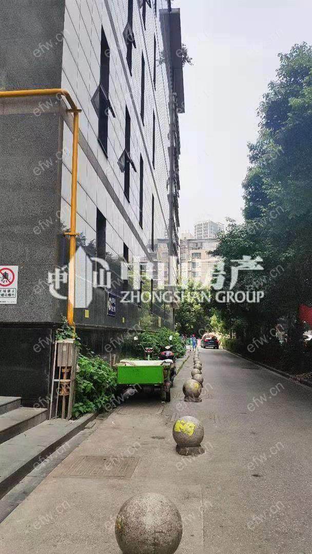 全部重新装修了，房东重新卖，朝南可用