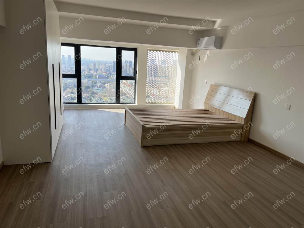 village 经典room房 东边户 全明 精装修！