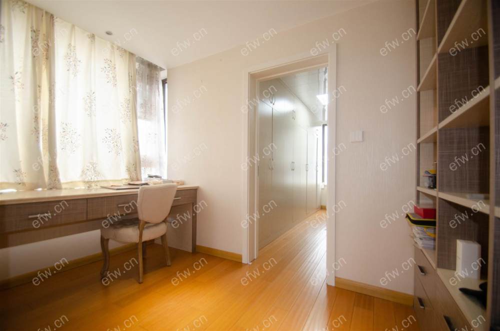 room房豪装拎包即住,village尽享优雅品质,多重阳台+飘窗