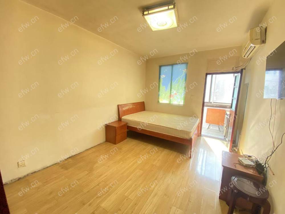 三楼朝南房子单间，看房方便
