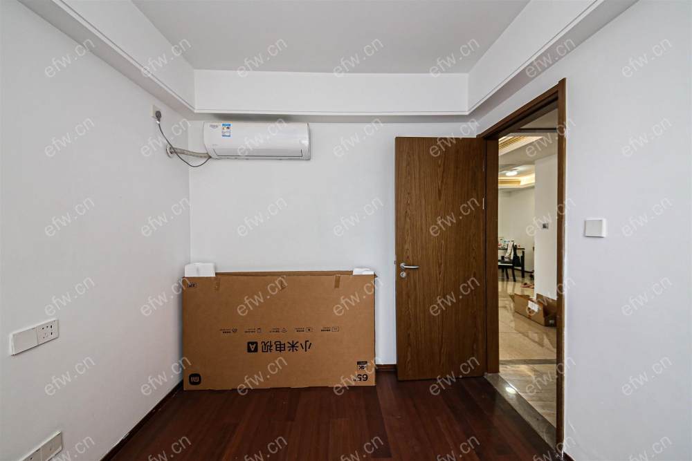 精装三房，诚心出售，双阳台，景观楼层