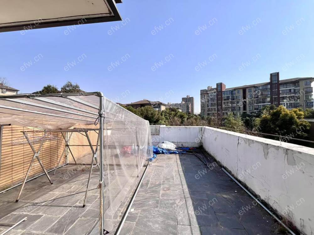 太湖际花语莱茵 5室3厅