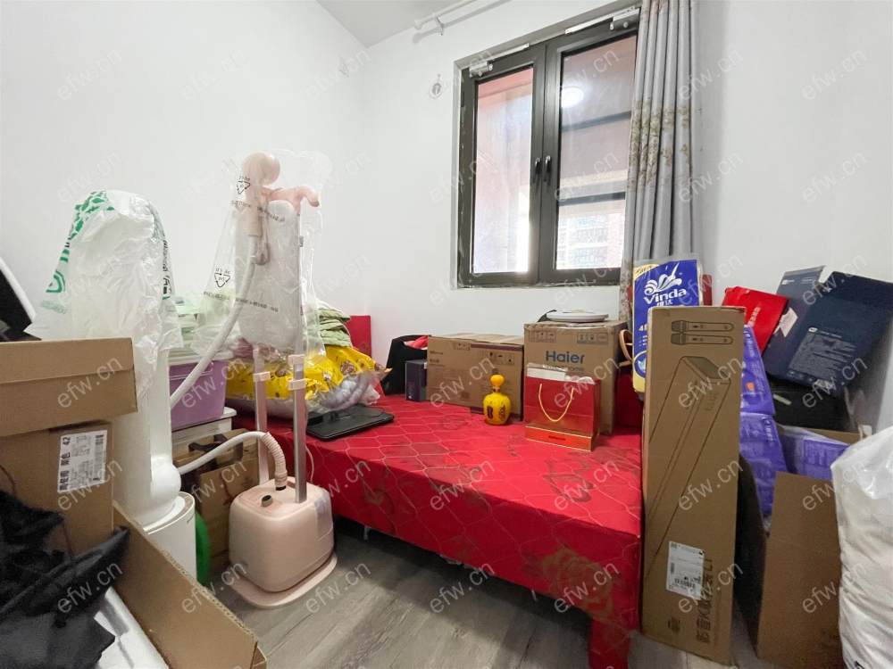 精装小三房  中上楼层 配套齐全 出门便利