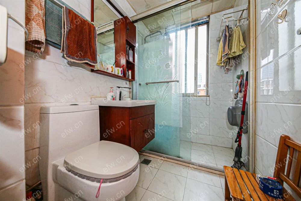 village  精装room房 近地铁口  房东诚售