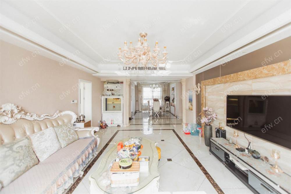 婚装全明东边户room房,village 格局工整合理