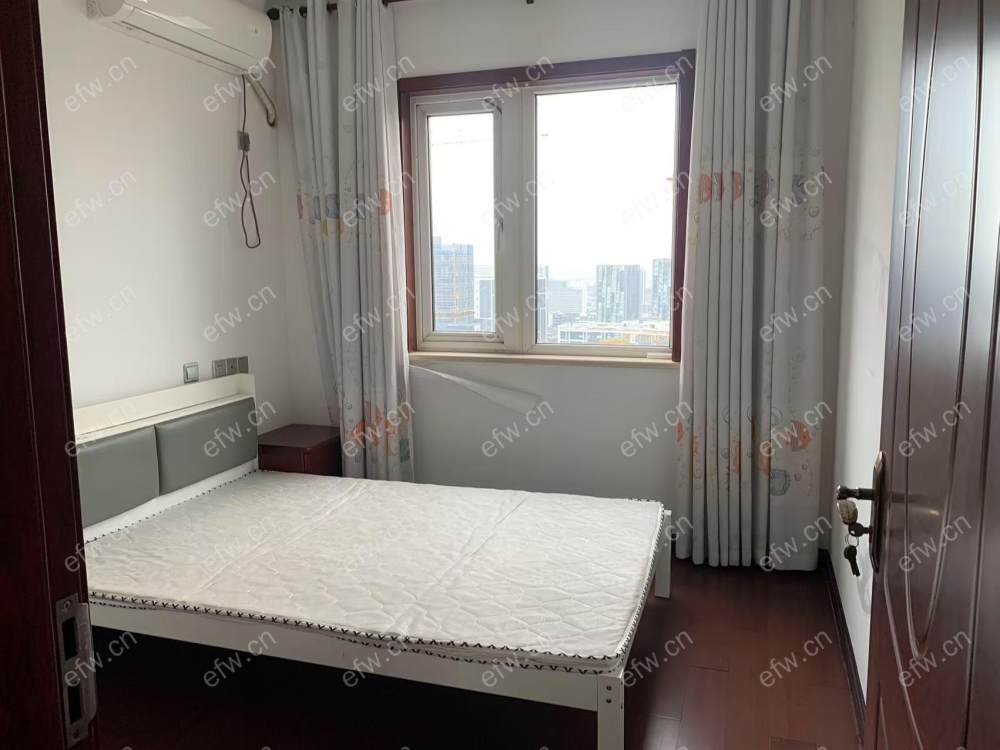 精装修三房二厅拎包入住