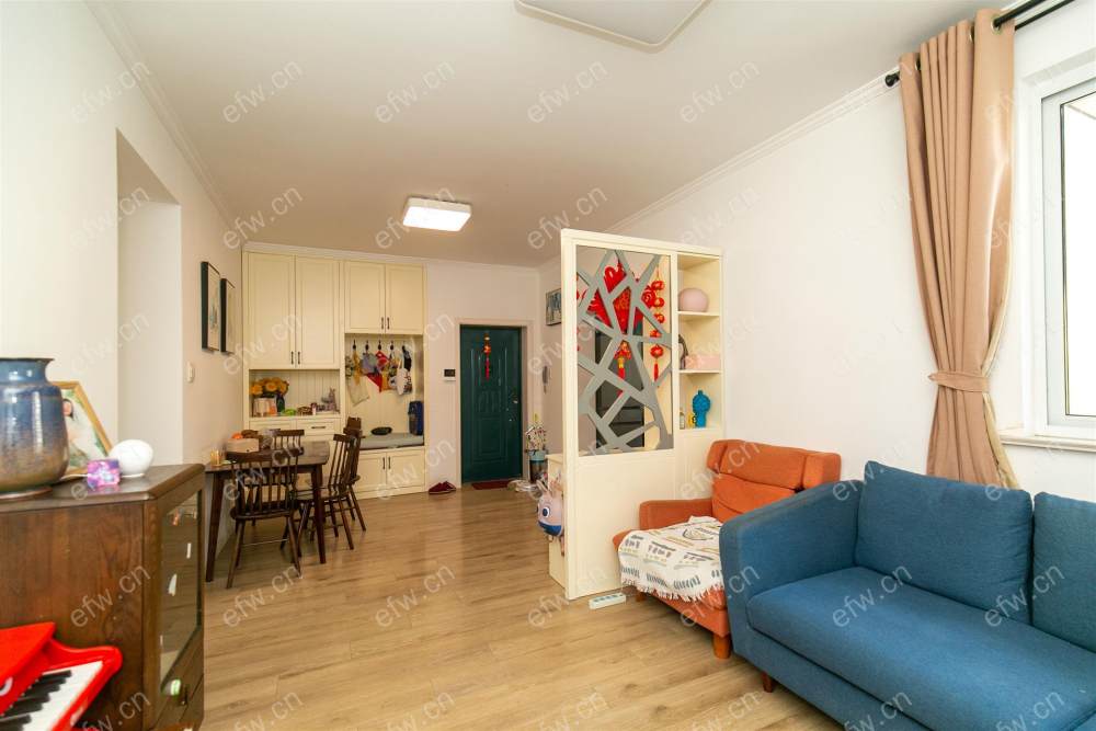 婚装全明东边户room房,village 格局工整合理