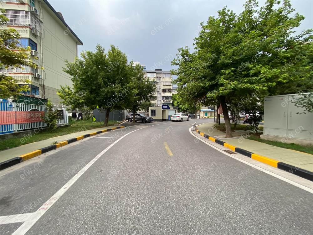 溪南新村（南区）一梯两户.一楼双院。