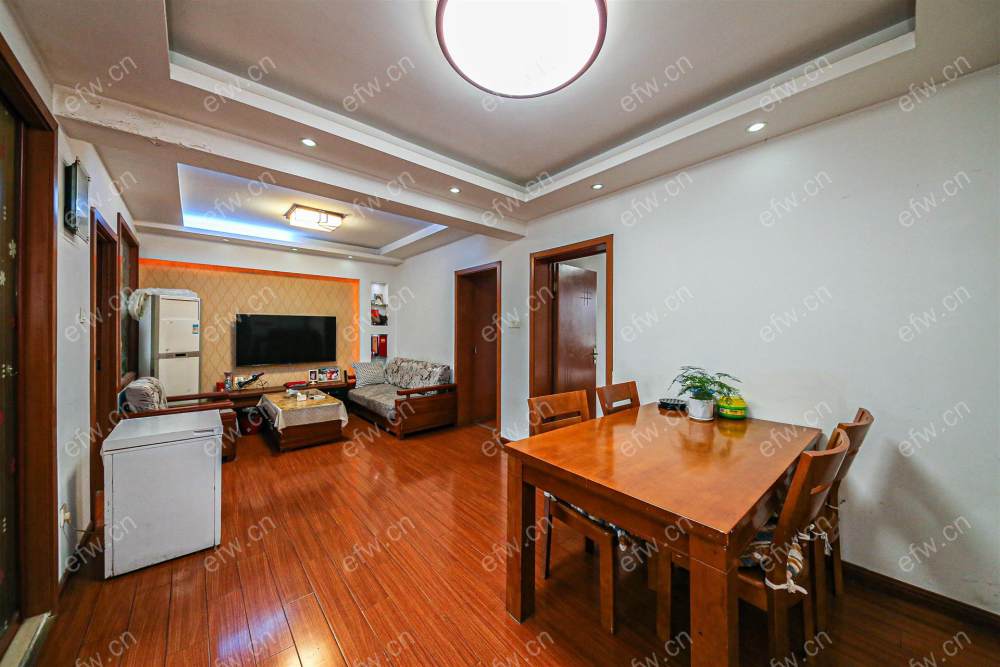 village  精装room房 近地铁口  房东诚售