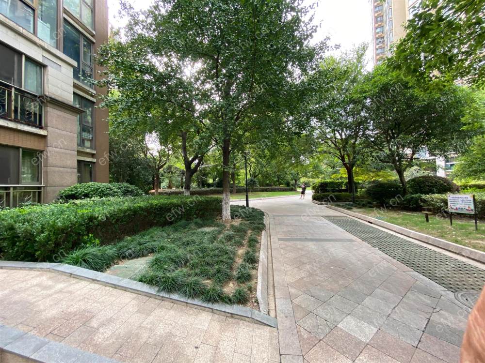 瑜憬湾   精装二室一厅 小区中间，采光好，  送车位