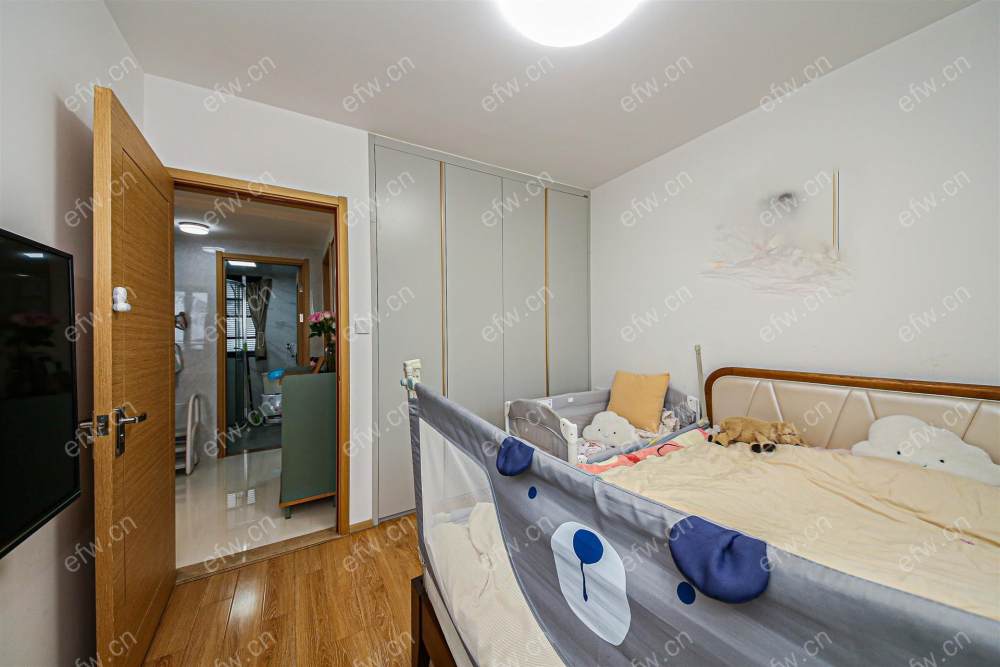 目前房东自住诚心出售
