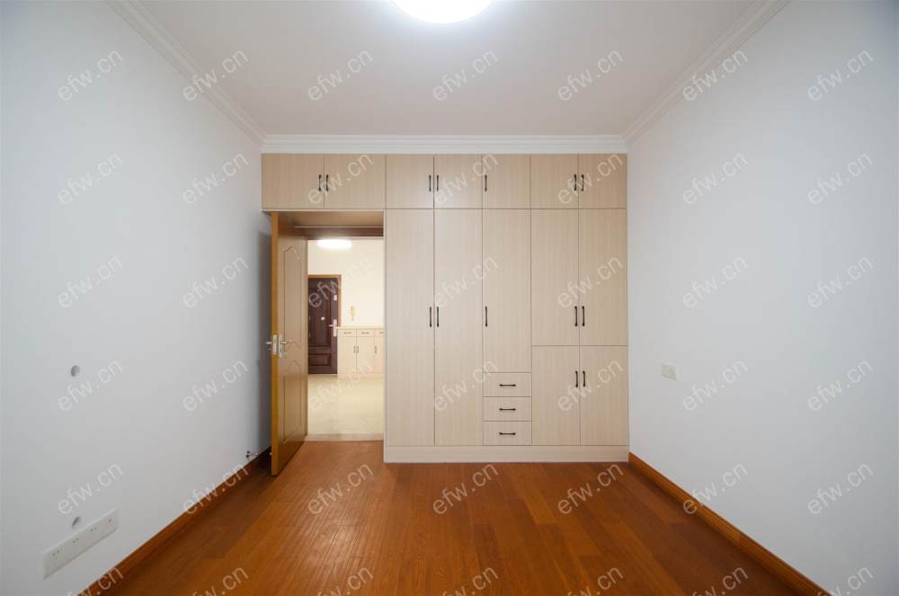 电梯房精装修拎包入住