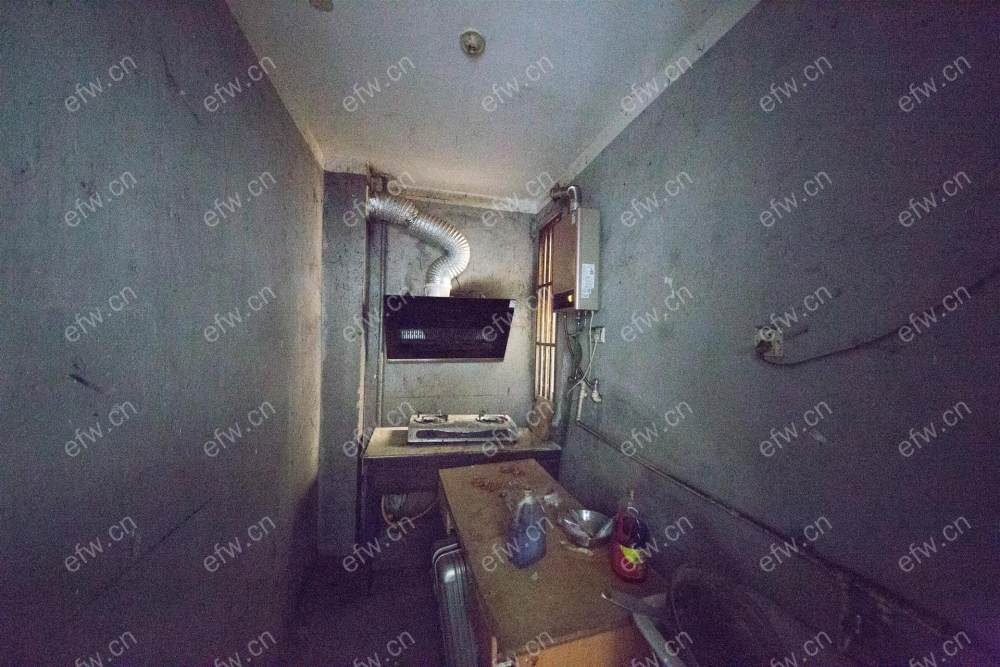 惠麓苑小区 毛坯房 一楼出售