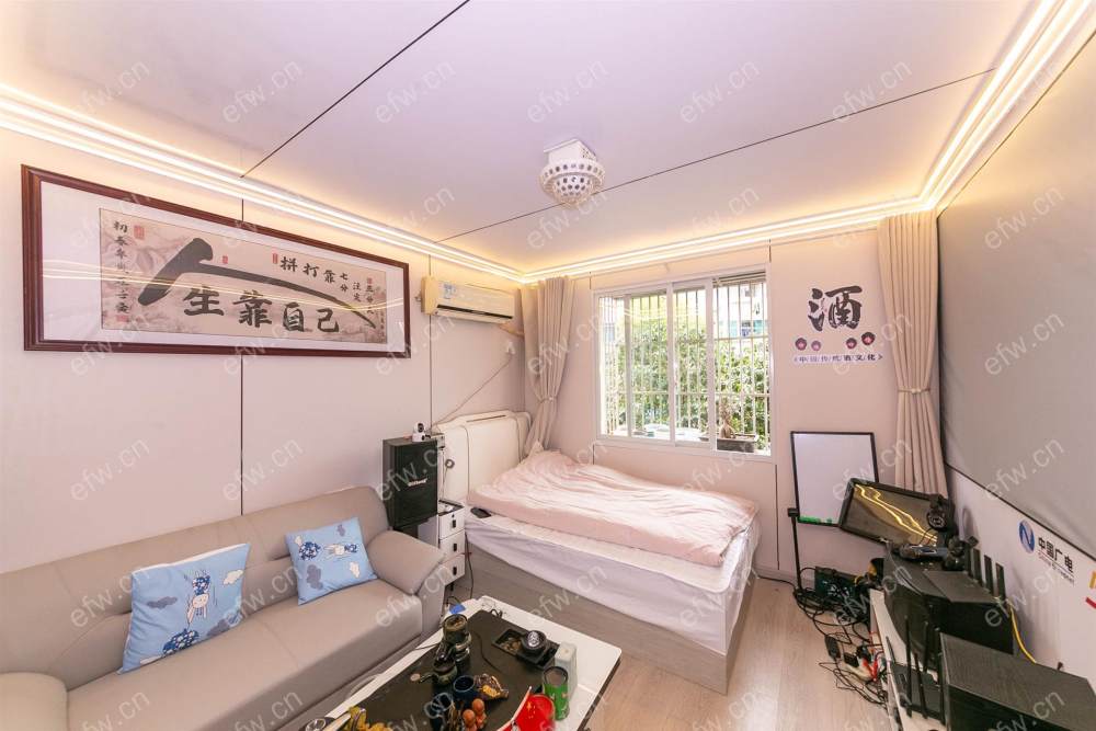 房东诚心出售  全新装修 直接拎包入住