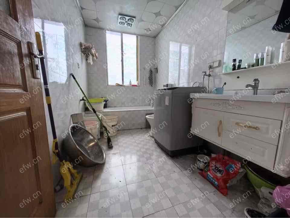 简装三房 顶带复 得房率高 诚意出售