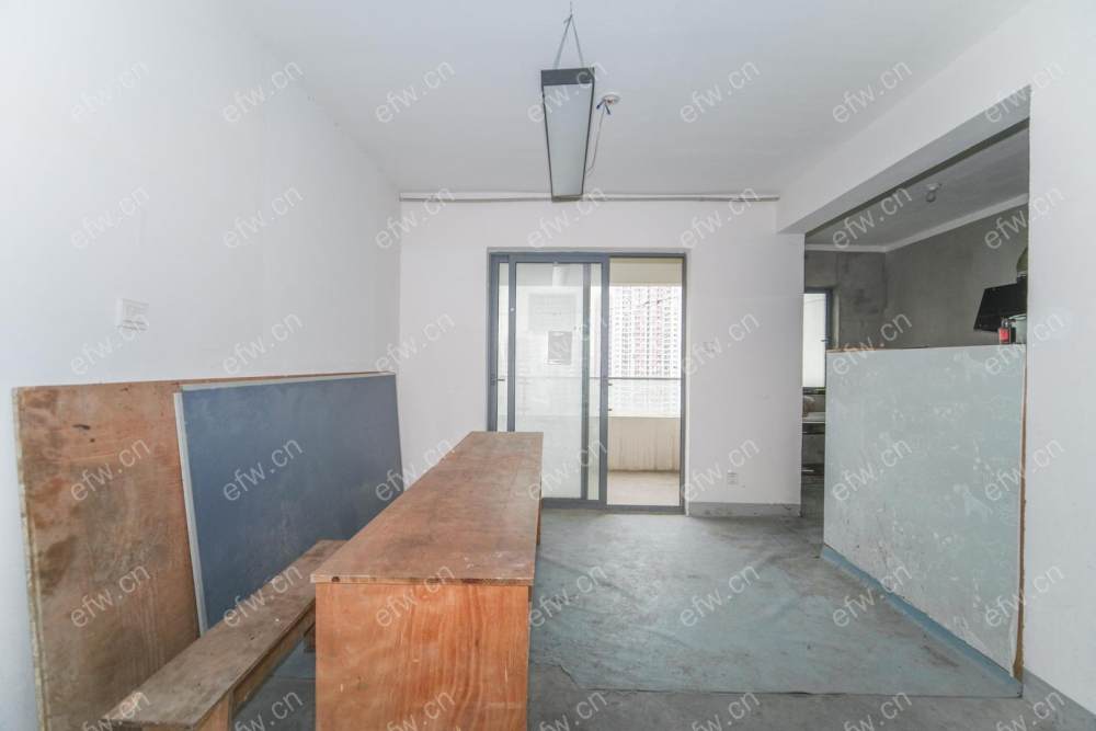 交通出行方便，地铁