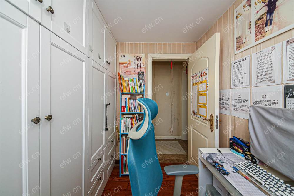 盛世地铁口边套三房看房方便