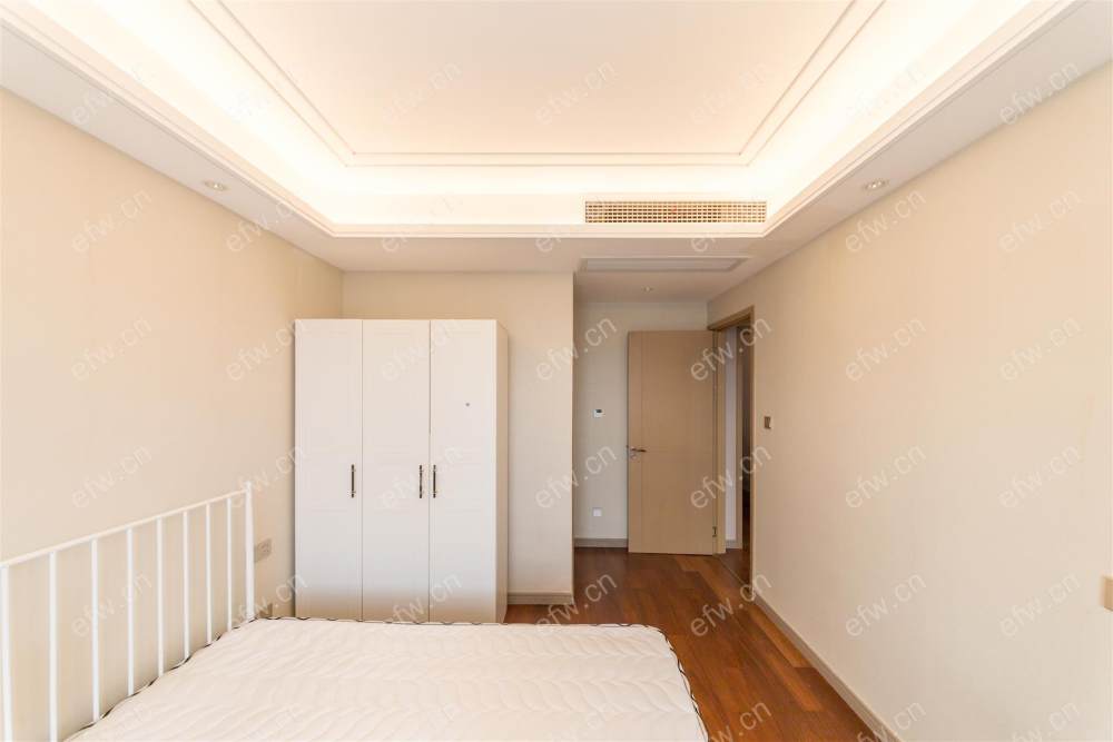 婚装全明东边户3房,绿地西水晶舍 格局工整合理