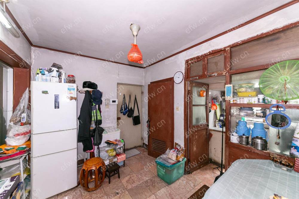 市地铁口连元街房出行方便房东诚售
