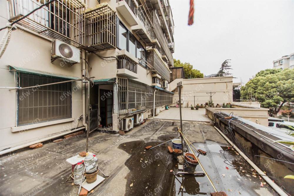 地段好，大露台，电梯房