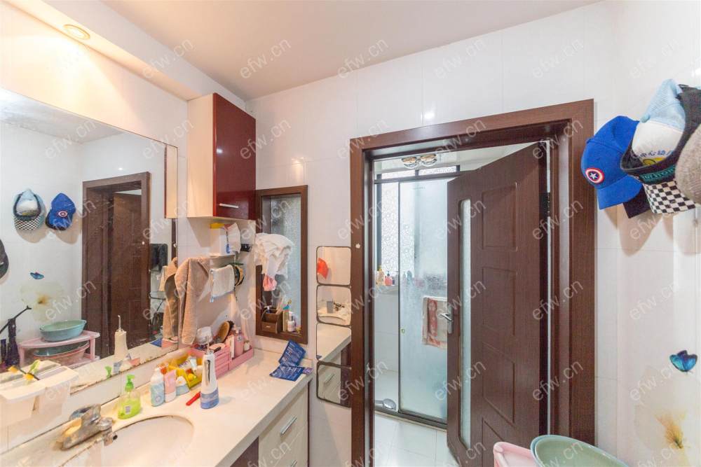 诚心出售 家具家电齐全