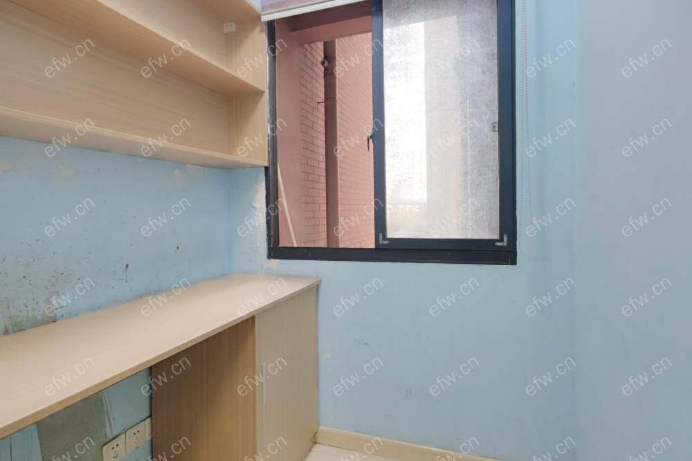 精装诚心出售  看房钥匙在德祐